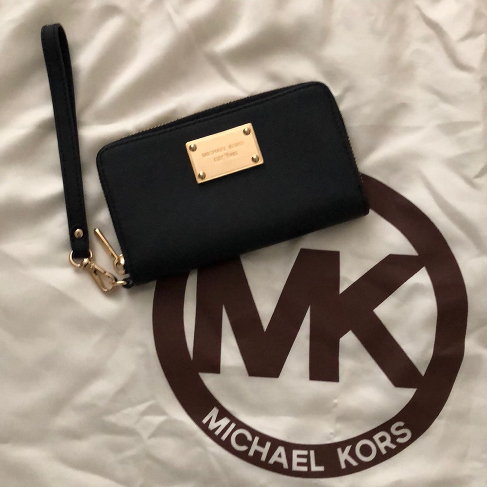 Michael Kors MK wristlet